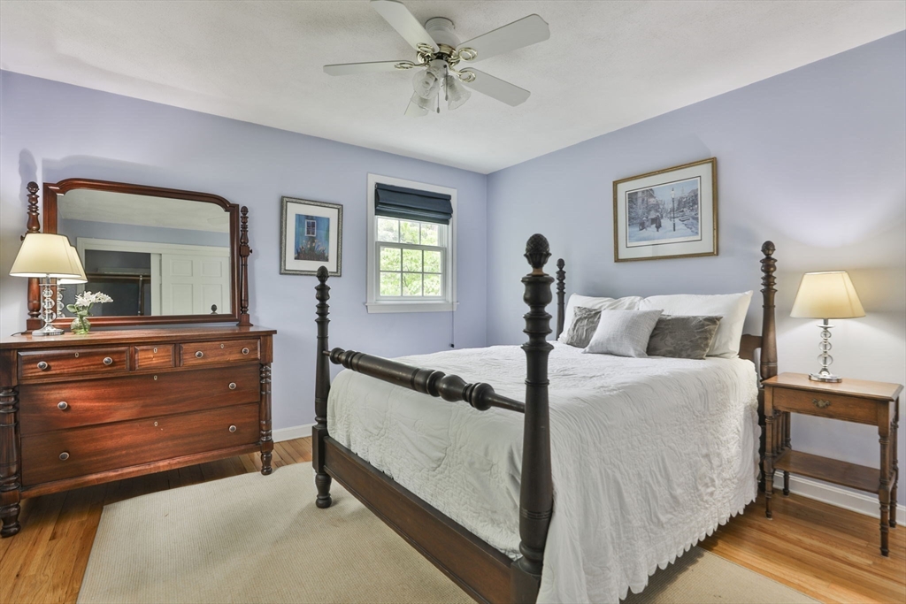 33 Reynolds Rd Wakefield, MA 01880