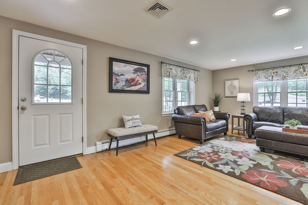 33 Reynolds Rd Wakefield, MA 01880