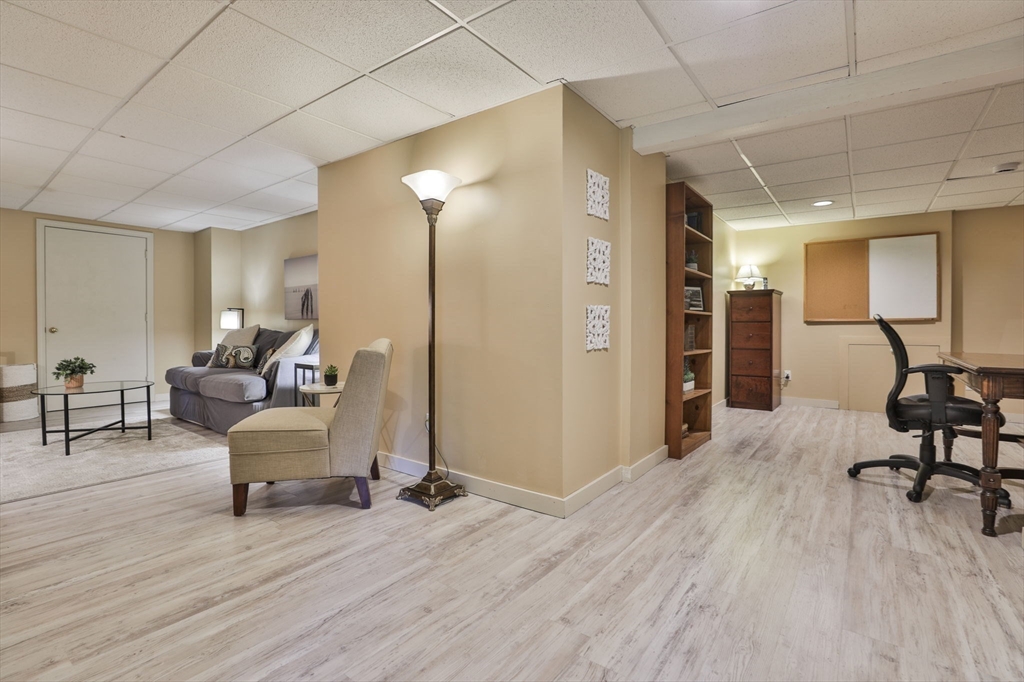 33 Reynolds Rd Wakefield, MA 01880