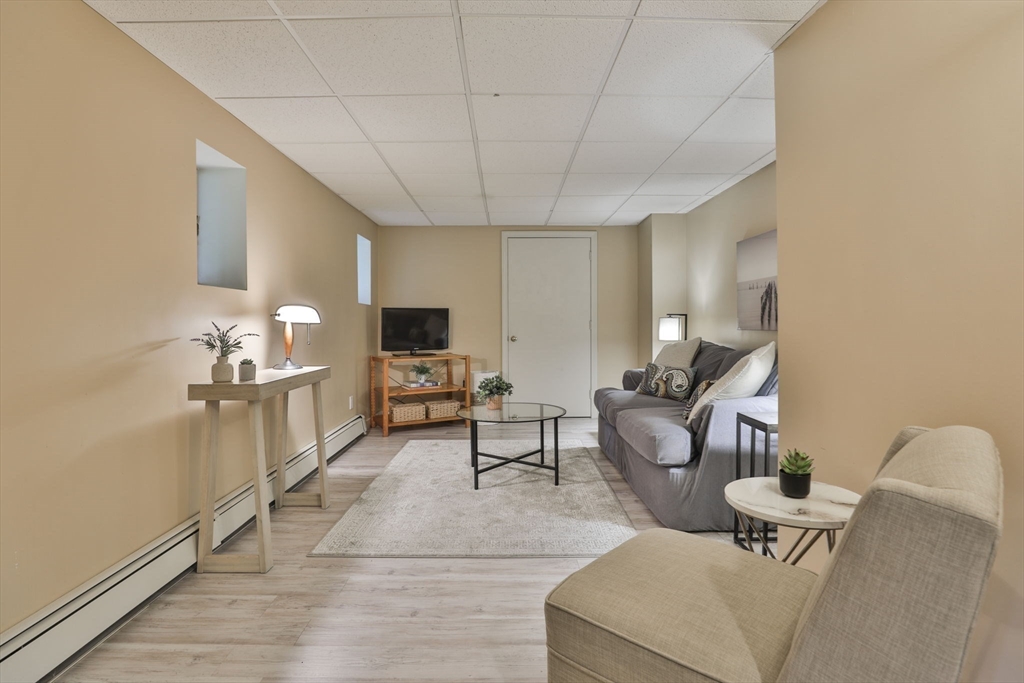 33 Reynolds Rd Wakefield, MA 01880