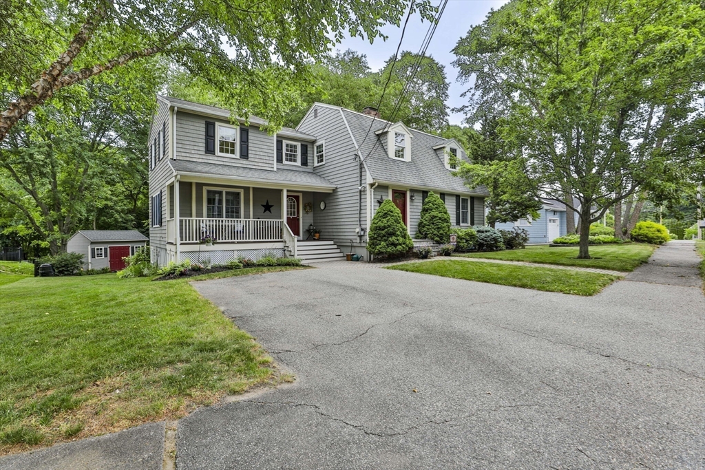 33 Reynolds Rd Wakefield, MA 01880