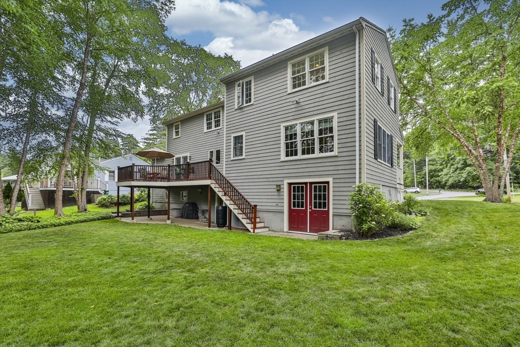 33 Reynolds Rd Wakefield, MA 01880