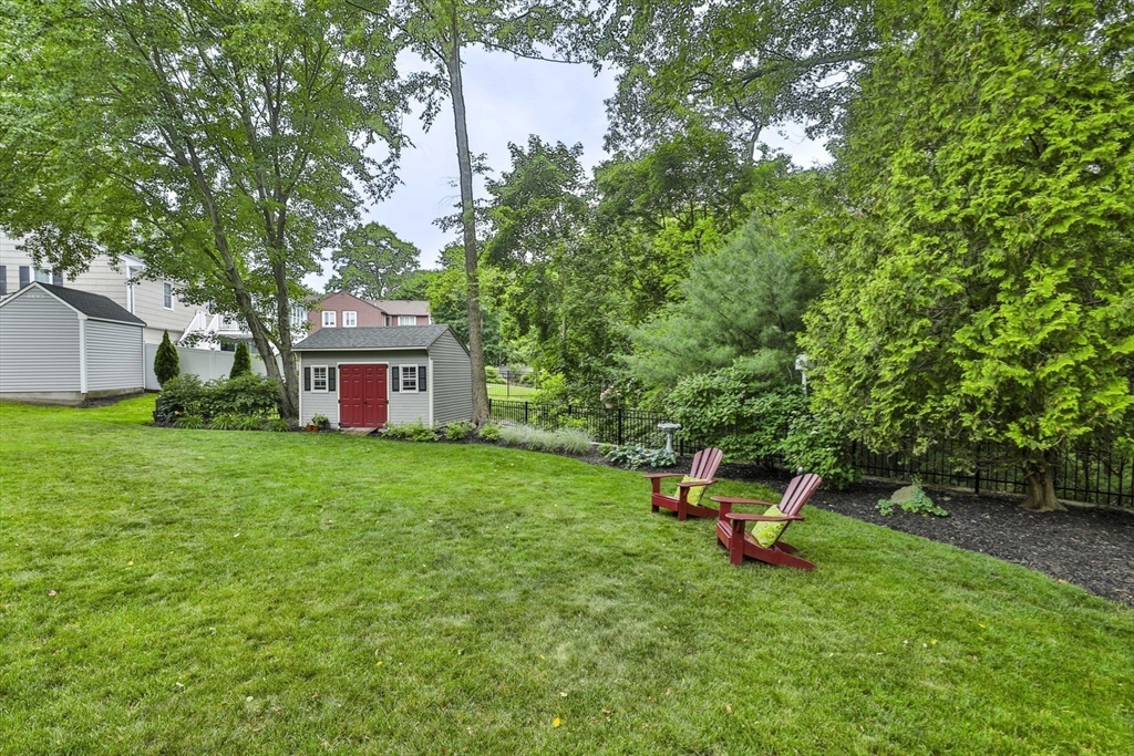 33 Reynolds Rd Wakefield, MA 01880