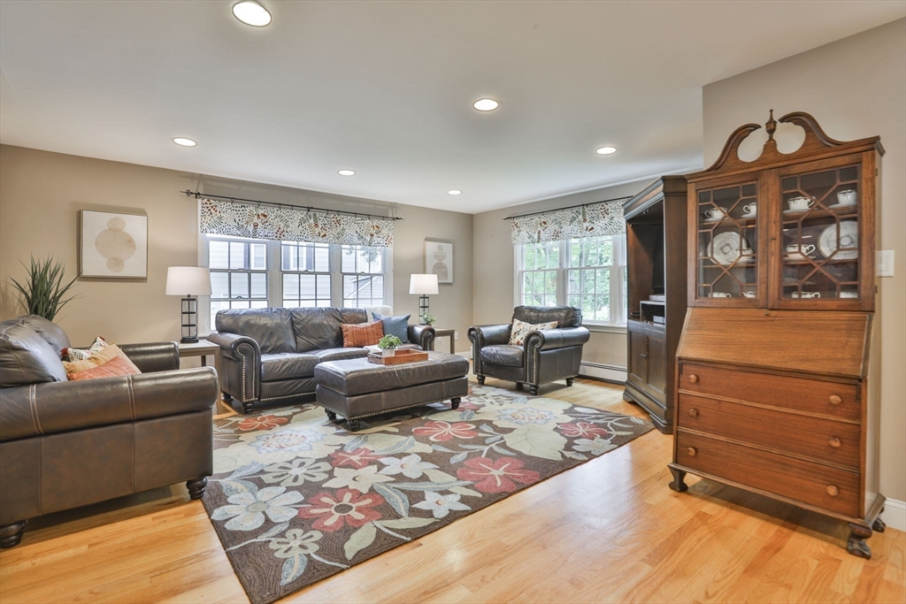 33 Reynolds Rd Wakefield, MA 01880