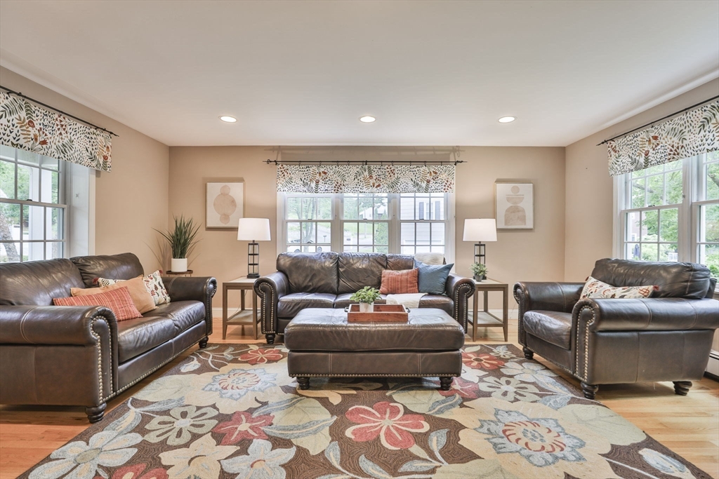 33 Reynolds Rd Wakefield, MA 01880