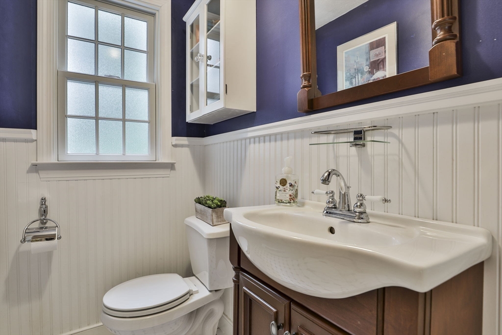 33 Reynolds Rd Wakefield, MA 01880
