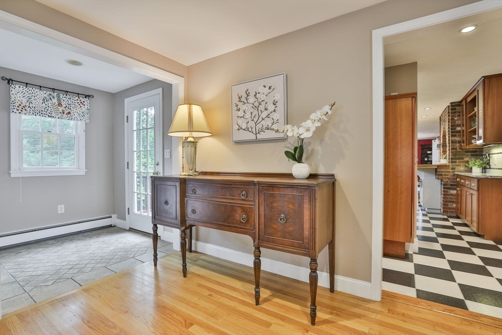 33 Reynolds Rd Wakefield, MA 01880