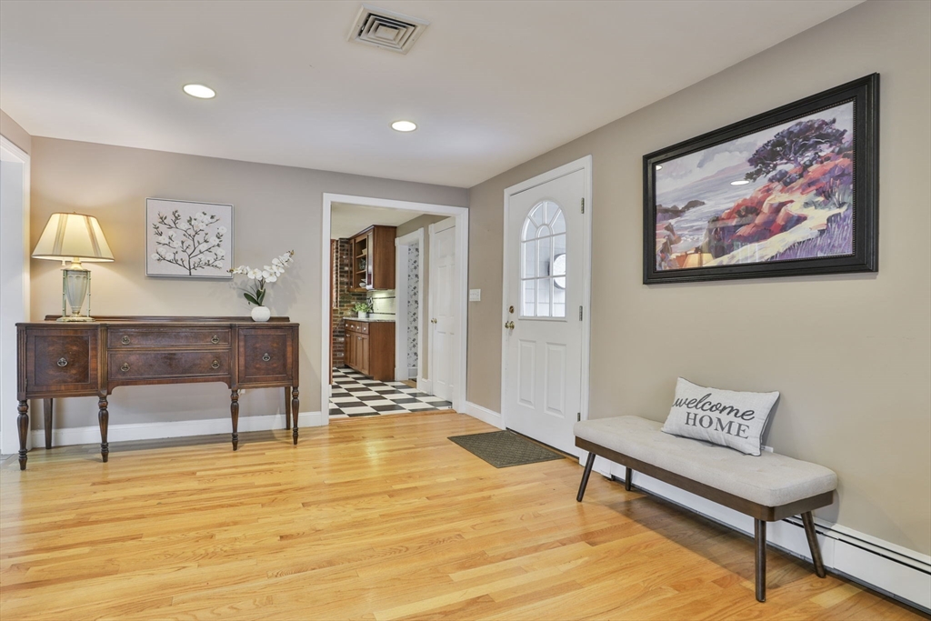 33 Reynolds Rd Wakefield, MA 01880