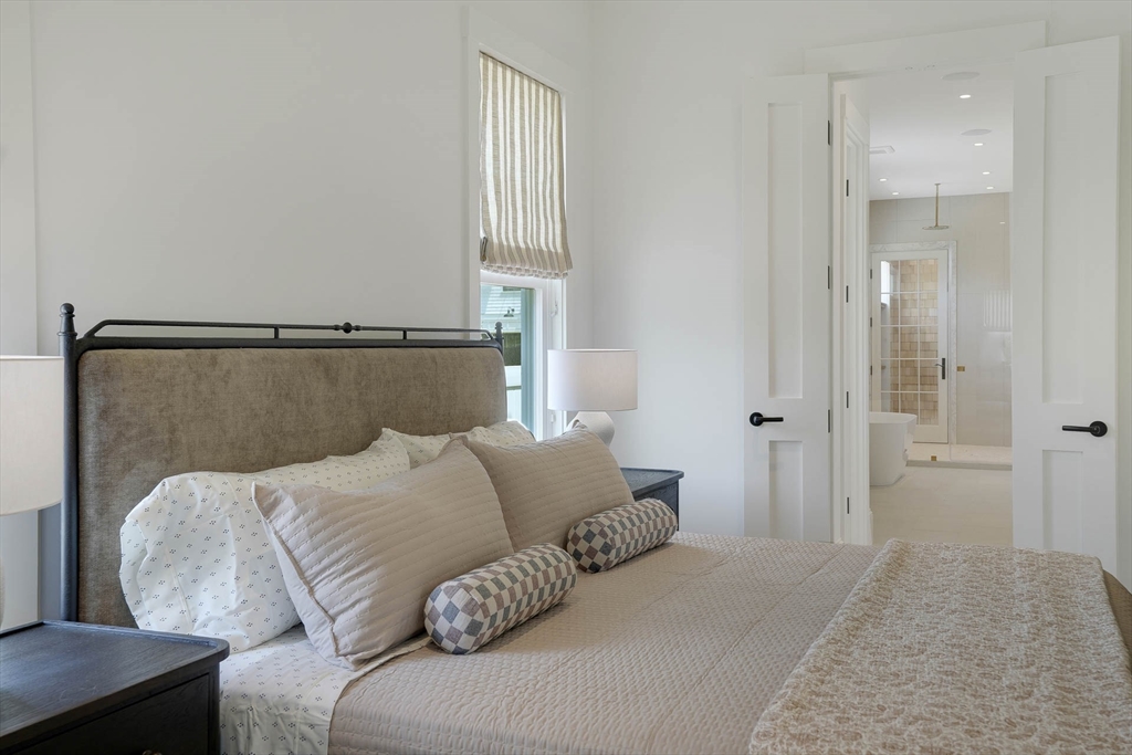 4 Somerset Ln Edgartown, MA 02539 4 Somerset Ln Edgartown, MA 02539