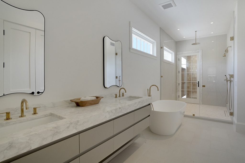 4 Somerset Ln Edgartown, MA 02539 4 Somerset Ln Edgartown, MA 02539