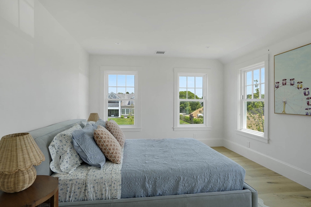 4 Somerset Ln Edgartown, MA 02539 4 Somerset Ln Edgartown, MA 02539