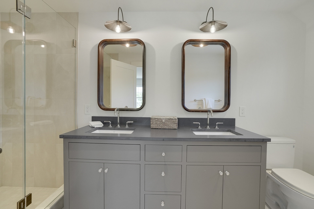 4 Somerset Ln Edgartown, MA 02539 4 Somerset Ln Edgartown, MA 02539