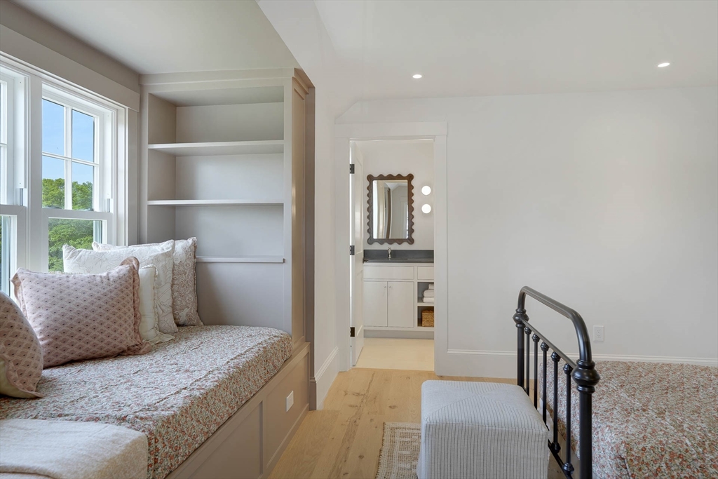4 Somerset Ln Edgartown, MA 02539 4 Somerset Ln Edgartown, MA 02539