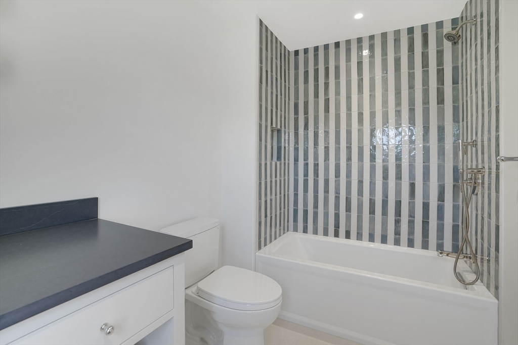 4 Somerset Ln Edgartown, MA 02539 4 Somerset Ln Edgartown, MA 02539