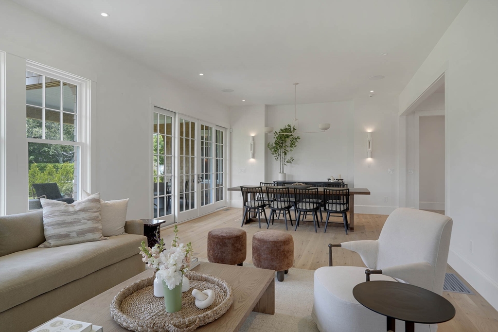 4 Somerset Ln Edgartown, MA 02539 4 Somerset Ln Edgartown, MA 02539