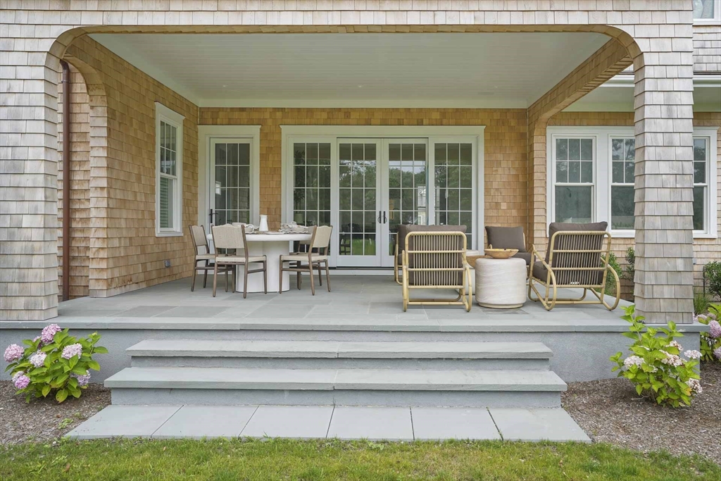 4 Somerset Ln Edgartown, MA 02539 4 Somerset Ln Edgartown, MA 02539