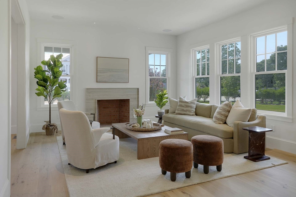 4 Somerset Ln Edgartown, MA 02539 4 Somerset Ln Edgartown, MA 02539