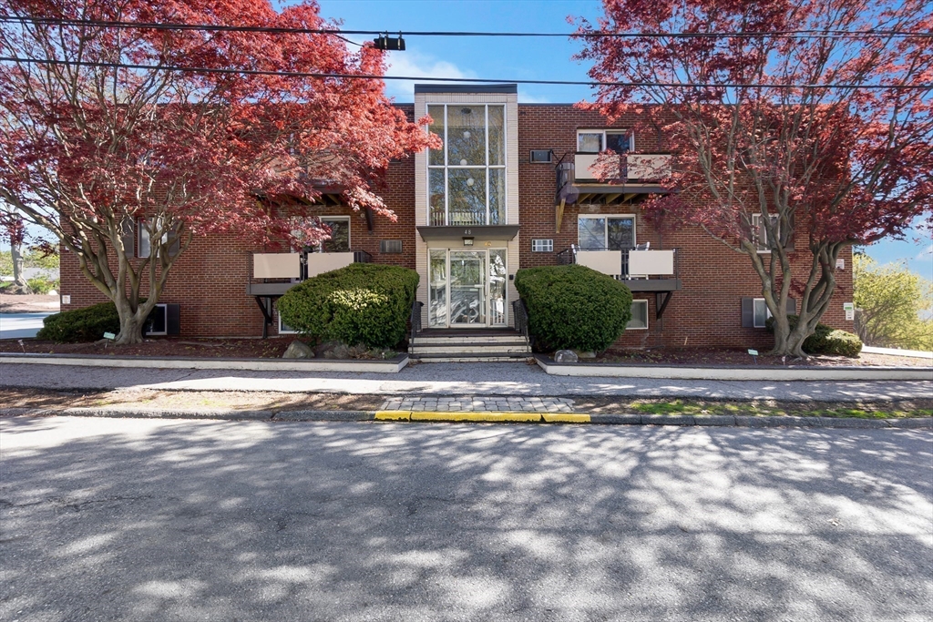 48 N Emerson St #1 Wakefield, MA 01880