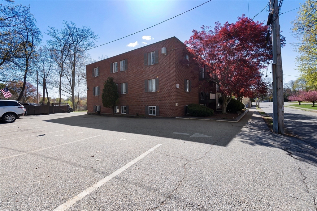 48 N Emerson St #1 Wakefield, MA 01880