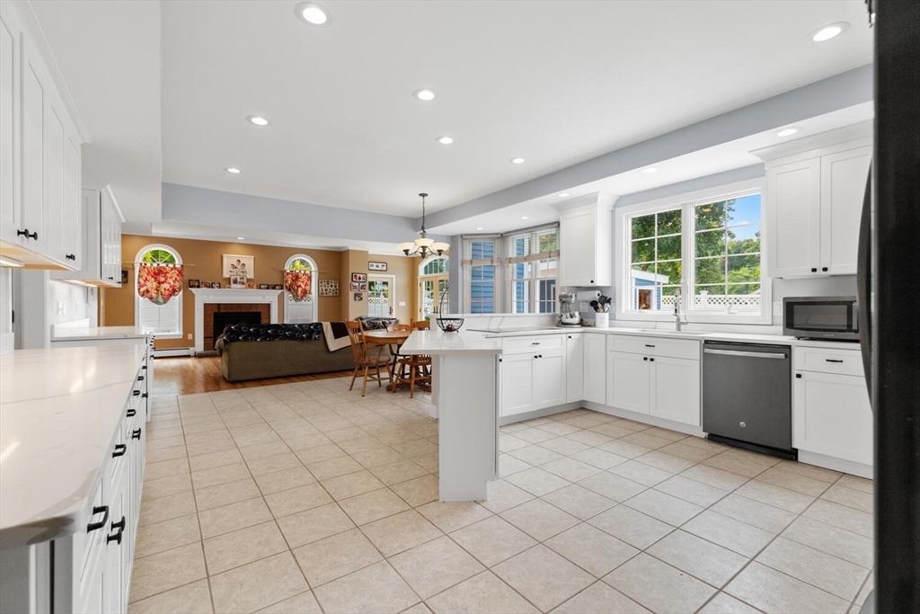 4 Mcdonald Farm Rd Wakefield, MA 01880 4 Mcdonald Farm Rd Wakefield, MA 01880