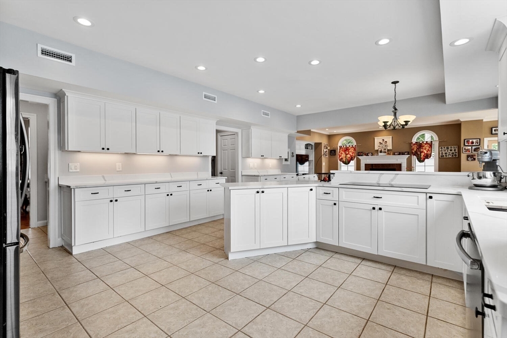4 Mcdonald Farm Rd Wakefield, MA 01880 4 Mcdonald Farm Rd Wakefield, MA 01880