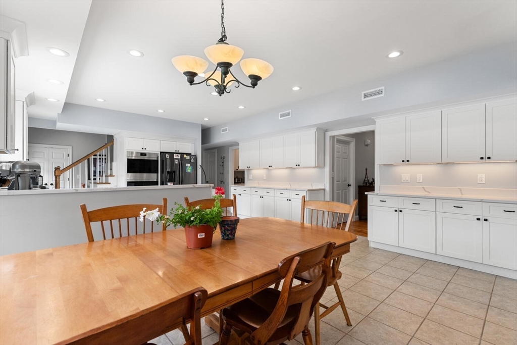 4 Mcdonald Farm Rd Wakefield, MA 01880 4 Mcdonald Farm Rd Wakefield, MA 01880