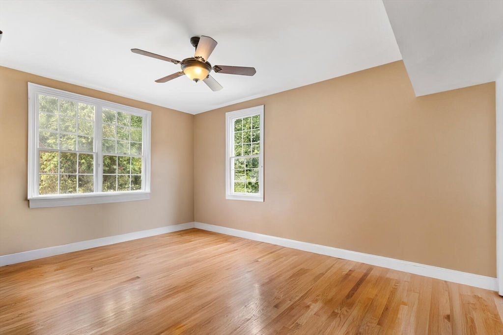 4 Mcdonald Farm Rd Wakefield, MA 01880 4 Mcdonald Farm Rd Wakefield, MA 01880