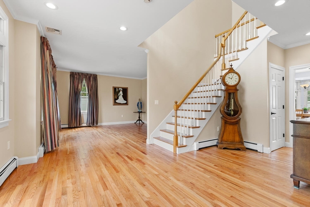 4 Mcdonald Farm Rd Wakefield, MA 01880 4 Mcdonald Farm Rd Wakefield, MA 01880