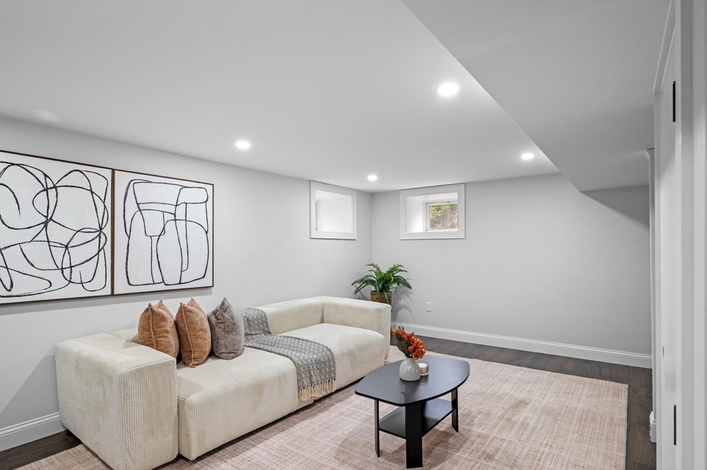 95 Greenwood Ave Wakefield, MA 01880