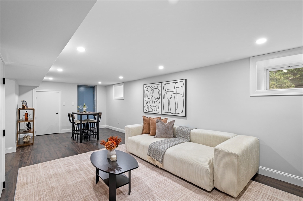 95 Greenwood Ave Wakefield, MA 01880