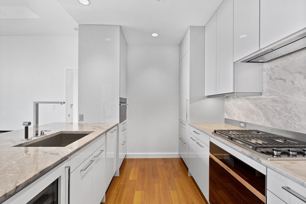 1 Dalton St #3302 Boston, MA 02199