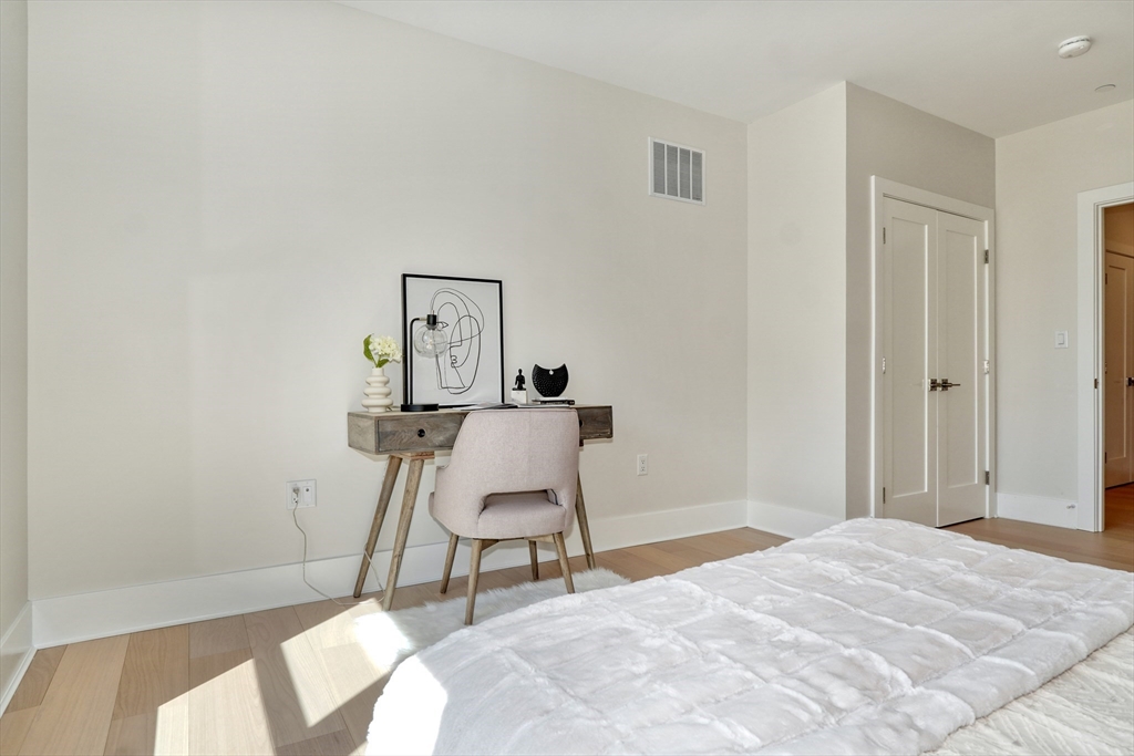 62 Foundry St #208 Wakefield, MA 01880 62 Foundry St #208 Wakefield, MA 01880