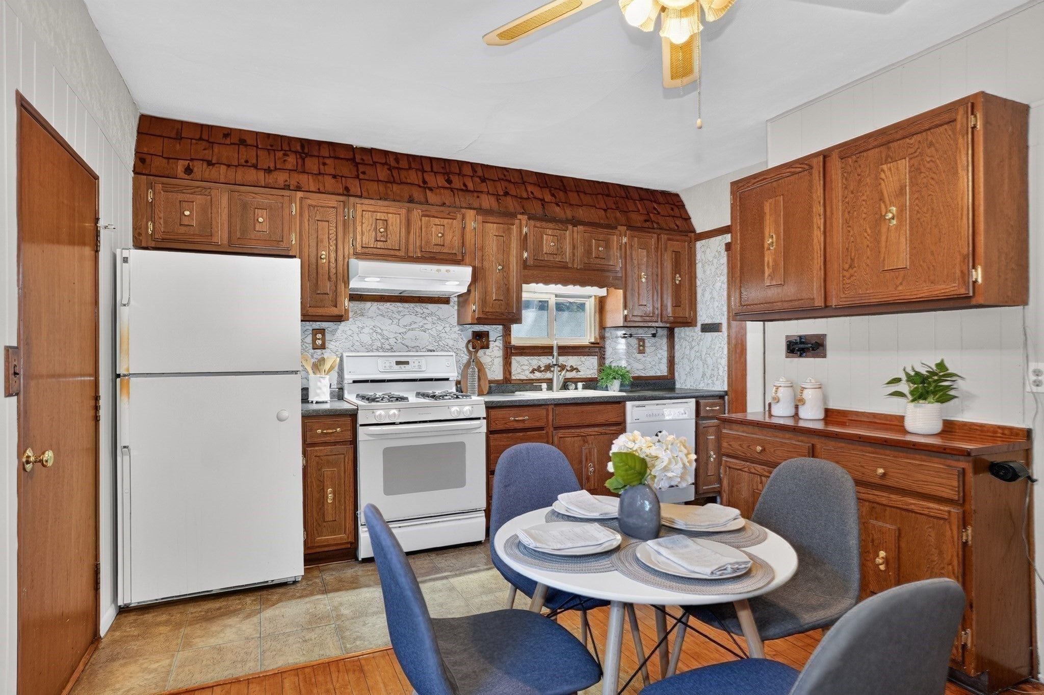 1 Wakefield Ave Saugus, MA 01906