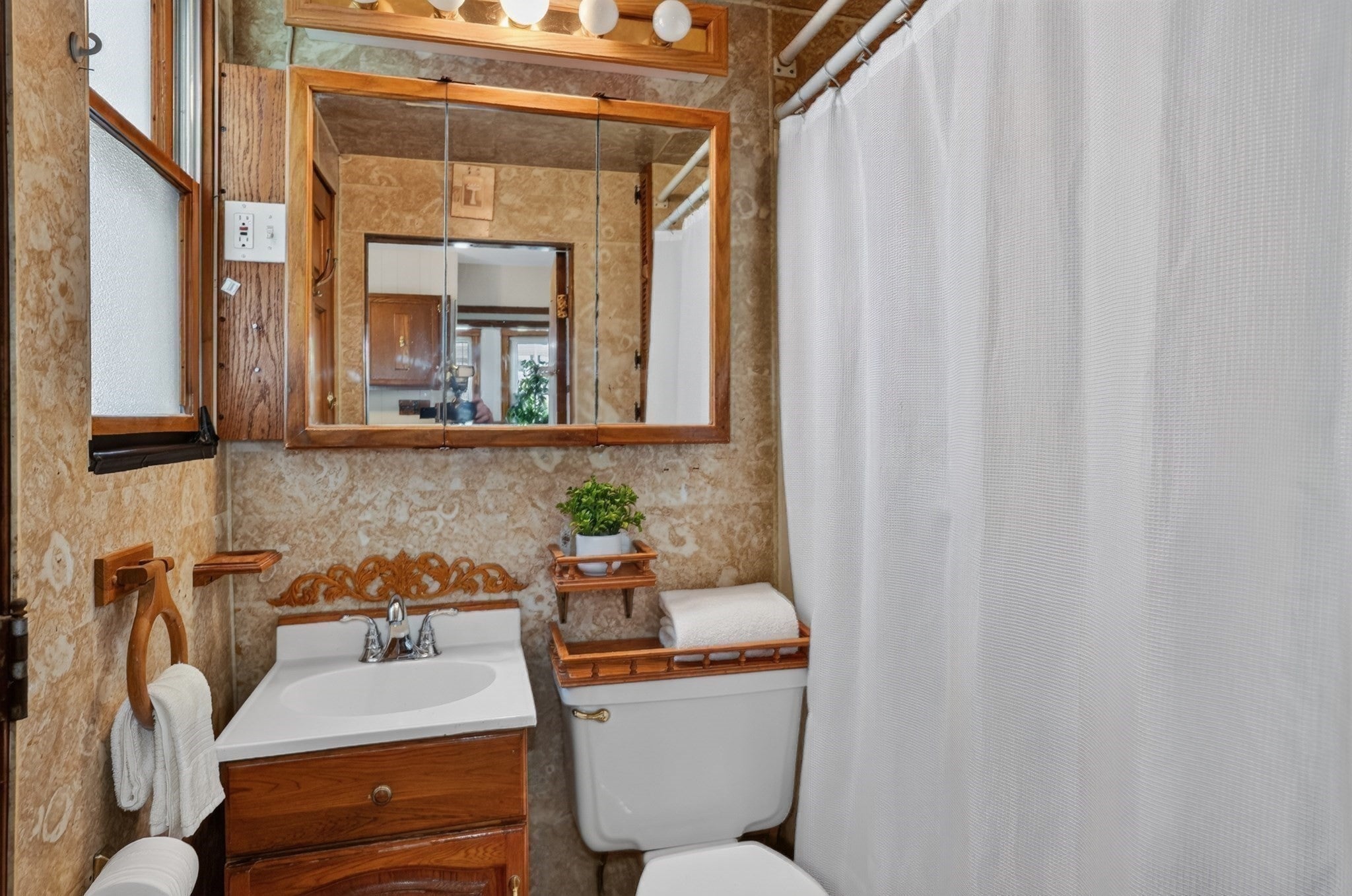 1 Wakefield Ave Saugus, MA 01906