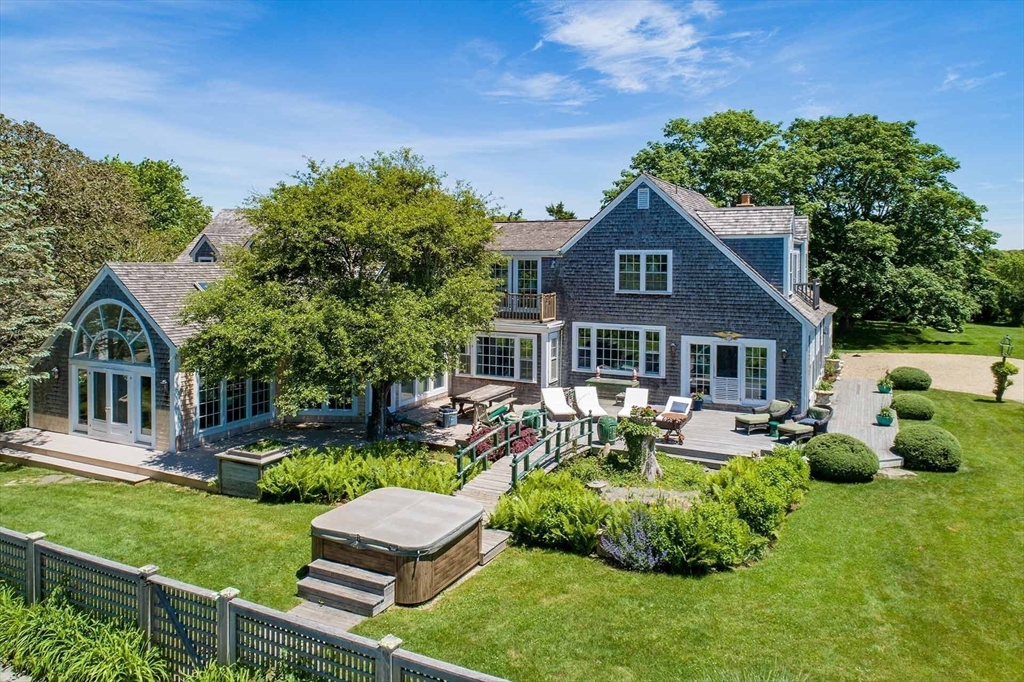 1/3/5 Louis Fld Rd Edgartown, MA 02539 1/3/5 Louis Fld Rd Edgartown, MA 02539