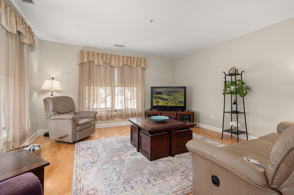 248 Albion St #324 Wakefield, MA 01880