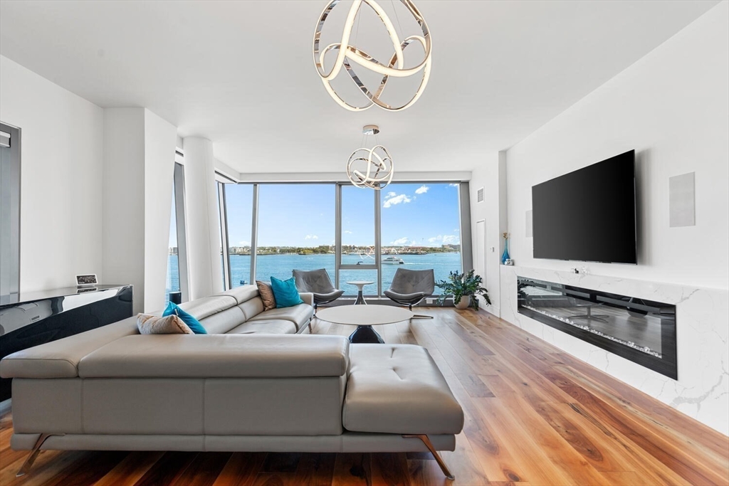 300 Pier 4th Blvd #5C Boston, MA 02210 300 Pier 4th Blvd #5C Boston, MA 02210