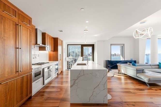 300 Pier 4th Blvd #5C Boston, MA 02210 300 Pier 4th Blvd #5C Boston, MA 02210