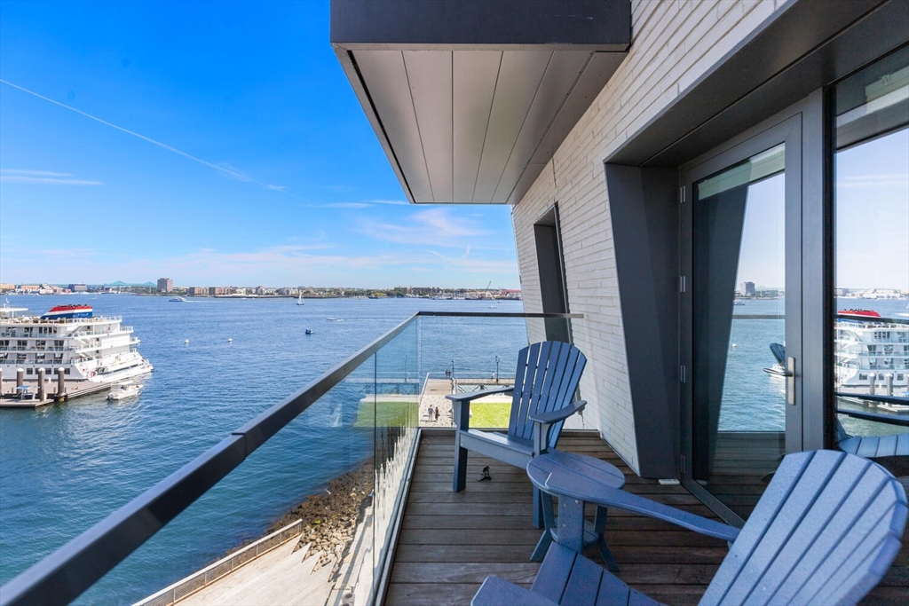 300 Pier 4th Blvd #5C Boston, MA 02210 300 Pier 4th Blvd #5C Boston, MA 02210