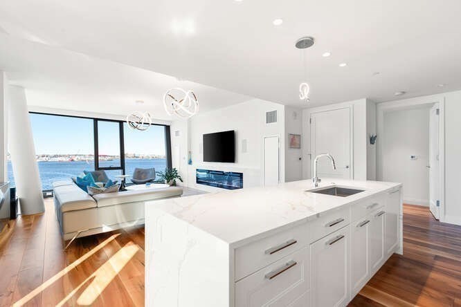 300 Pier 4th Blvd #5C Boston, MA 02210 300 Pier 4th Blvd #5C Boston, MA 02210
