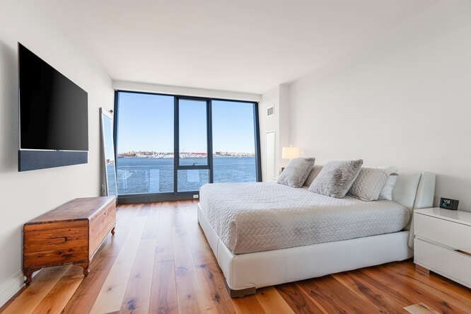 300 Pier 4th Blvd #5C Boston, MA 02210 300 Pier 4th Blvd #5C Boston, MA 02210