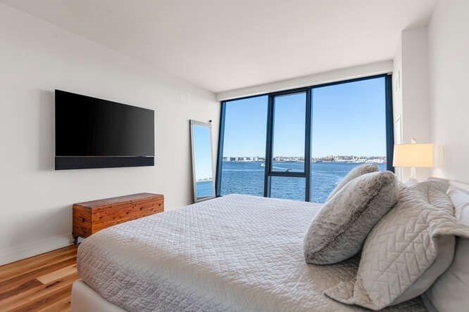 300 Pier 4th Blvd #5C Boston, MA 02210 300 Pier 4th Blvd #5C Boston, MA 02210