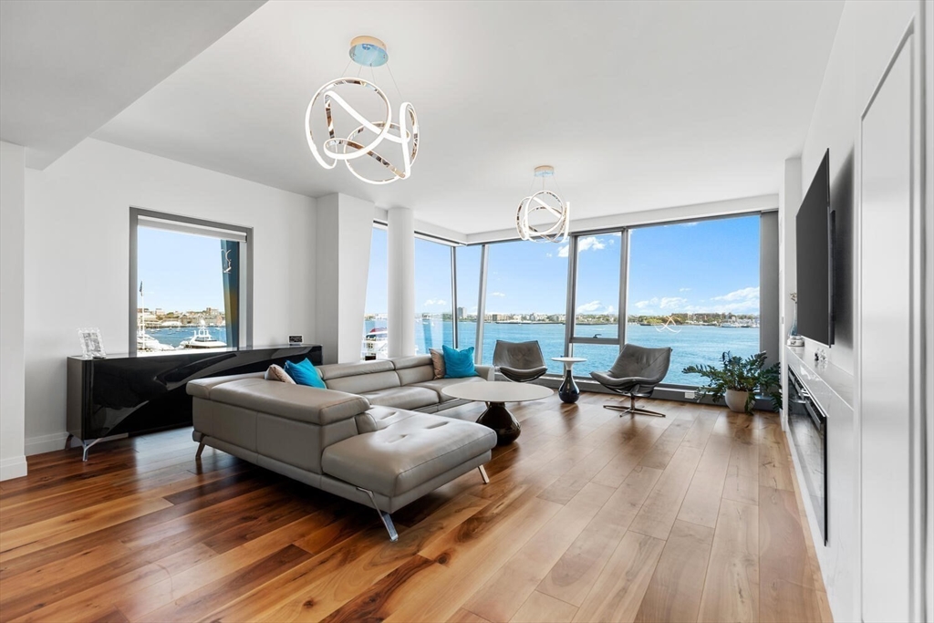 300 Pier 4th Blvd #5C Boston, MA 02210 300 Pier 4th Blvd #5C Boston, MA 02210