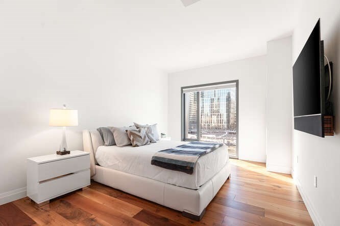 300 Pier 4th Blvd #5C Boston, MA 02210 300 Pier 4th Blvd #5C Boston, MA 02210