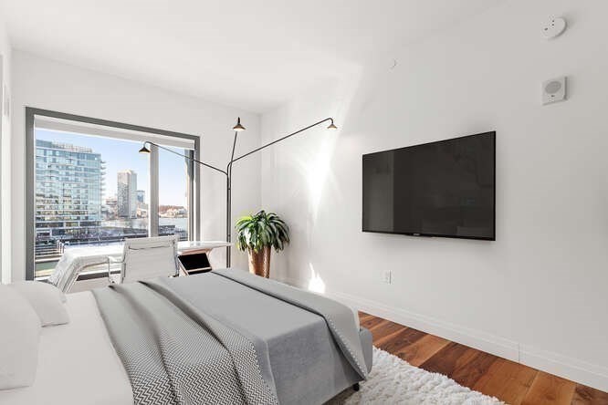 300 Pier 4th Blvd #5C Boston, MA 02210 300 Pier 4th Blvd #5C Boston, MA 02210