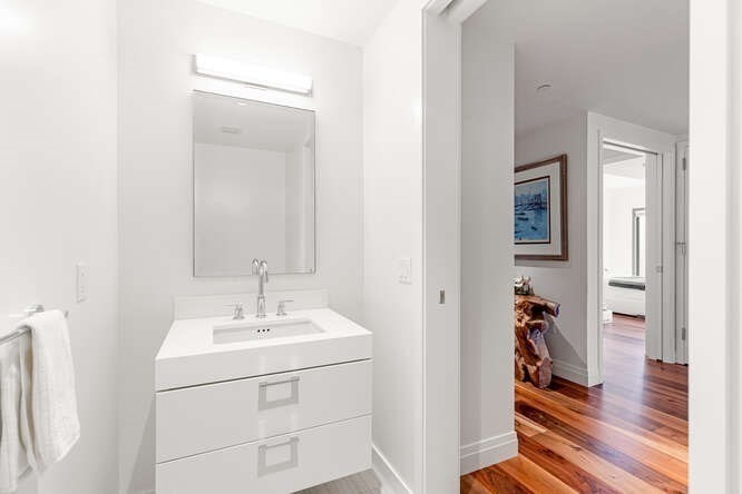 300 Pier 4th Blvd #5C Boston, MA 02210 300 Pier 4th Blvd #5C Boston, MA 02210