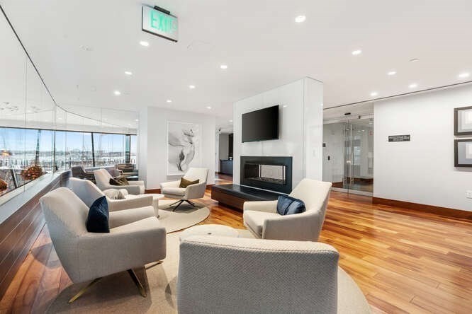 300 Pier 4th Blvd #5C Boston, MA 02210 300 Pier 4th Blvd #5C Boston, MA 02210