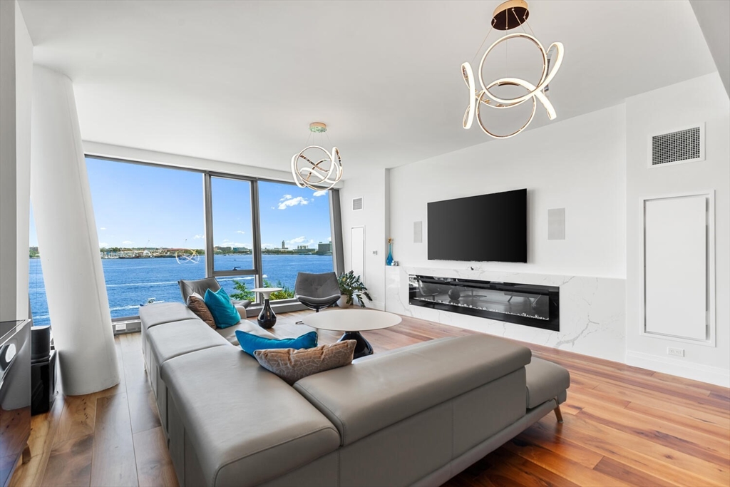 300 Pier 4th Blvd #5C Boston, MA 02210 300 Pier 4th Blvd #5C Boston, MA 02210