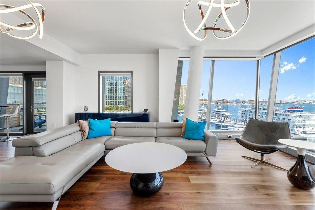 300 Pier 4th Blvd #5C Boston, MA 02210 300 Pier 4th Blvd #5C Boston, MA 02210