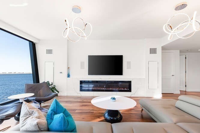 300 Pier 4th Blvd #5C Boston, MA 02210 300 Pier 4th Blvd #5C Boston, MA 02210